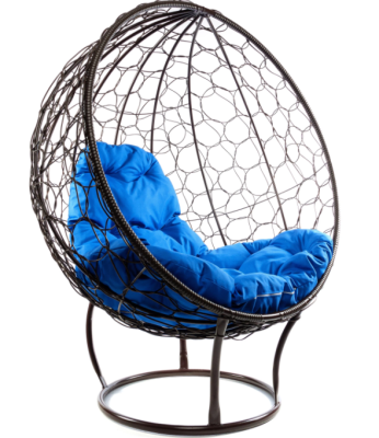 Кресло КРУГ на подставке с ротангом коричневое, синяя подушка в интернет гипермаркете «Планета Лета». Фото