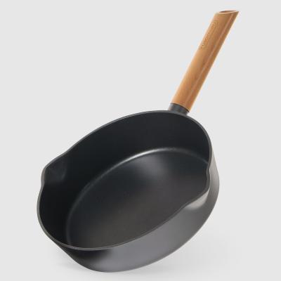 СКОВОРОДА 26 СМ С ДЕРЕВ РУЧКОЙ FUSOMOKU в интернет гипермаркете «Планета Лета». Фото