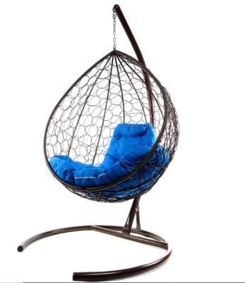 Кресло подвесное КАПЛЯ с ротангом коричневое, синяя подушка в интернет гипермаркете «Планета Лета». Фото