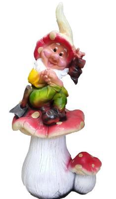 Фигура Гном на грибе" L37W31H78 в интернет гипермаркете «Планета Лета». Фото