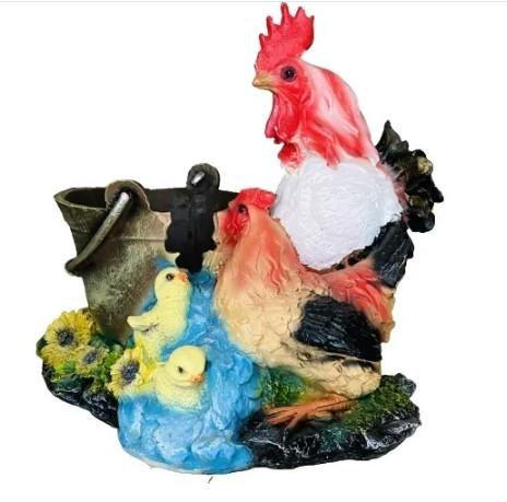 Садовая фигурка-кашпо Петух с курицей и цыплятами у ведра Н-26см D-14 см в интернет гипермаркете «Планета Лета». Фото